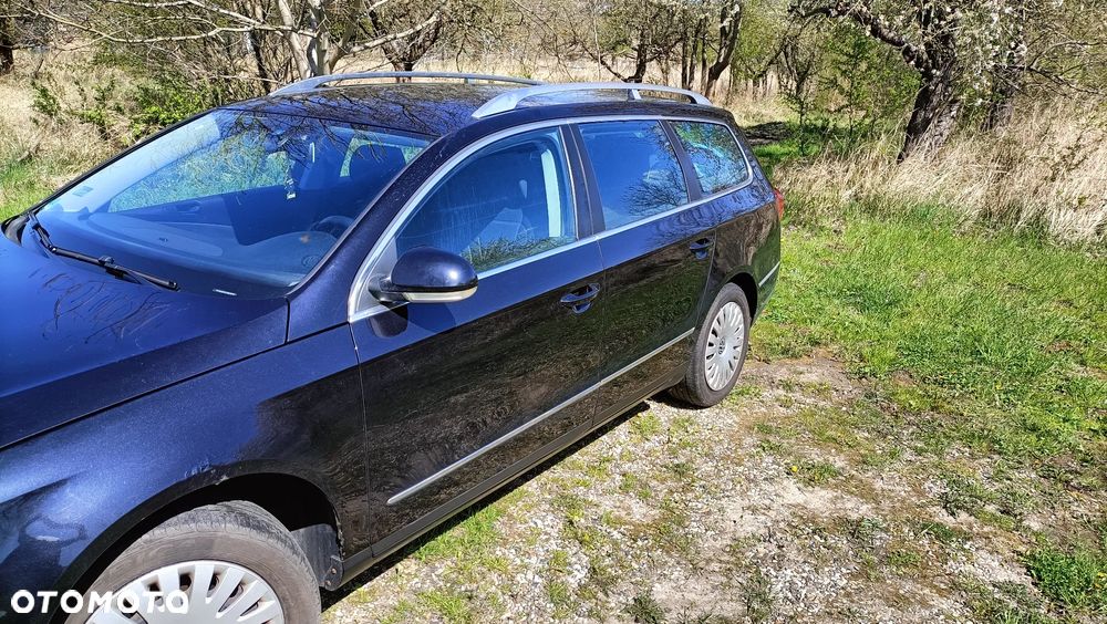 Volkswagen Passat 1.6 FSI Comfortline - 1