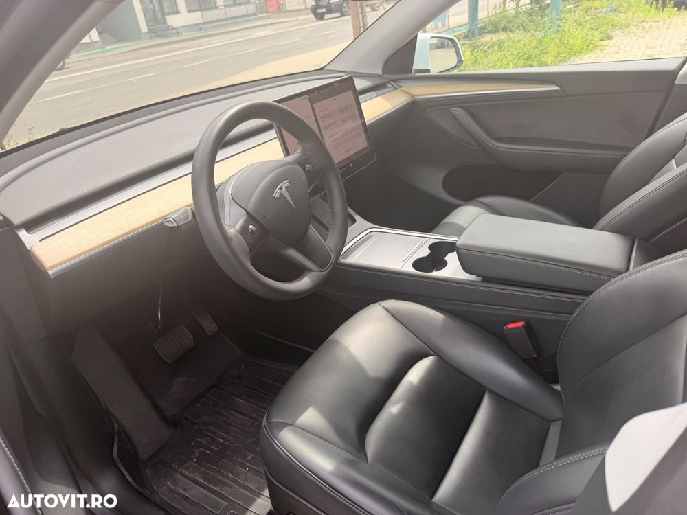 Tesla Model Y Long Range AWD - 7
