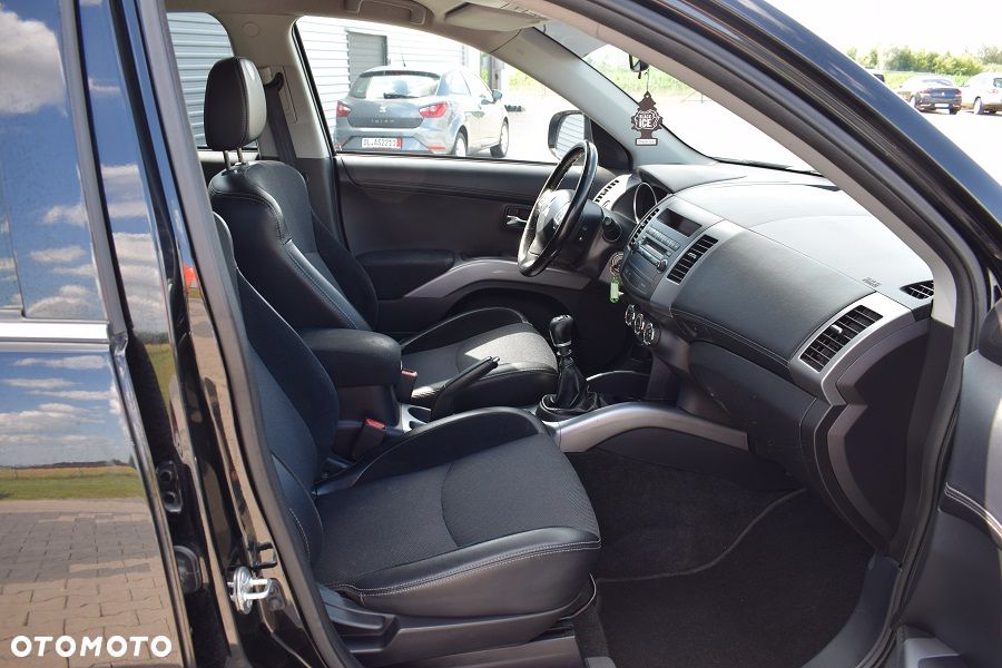 Mitsubishi Outlander 2.2 DID Intense EU5 - 11