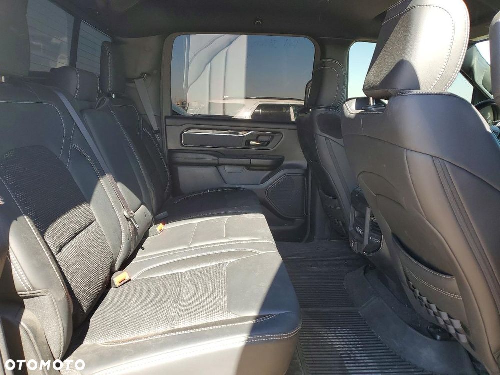 RAM 1500 Crew Cab Shortbed Bighorn - 9