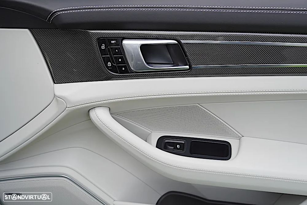 Porsche Panamera 4 E-Hybrid - 31