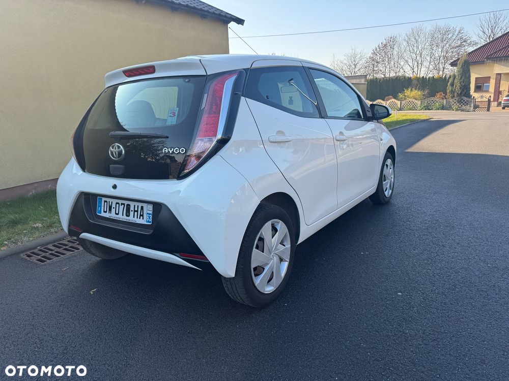 Toyota Aygo x-play touch - 4