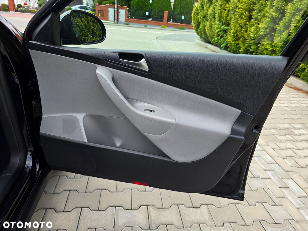 Volkswagen Passat 2.0 TDI DPF BlueMotion Technology Sportline - 25