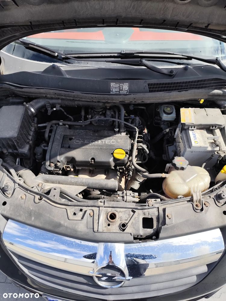 Opel Corsa 1.4 16V Cosmo - 12