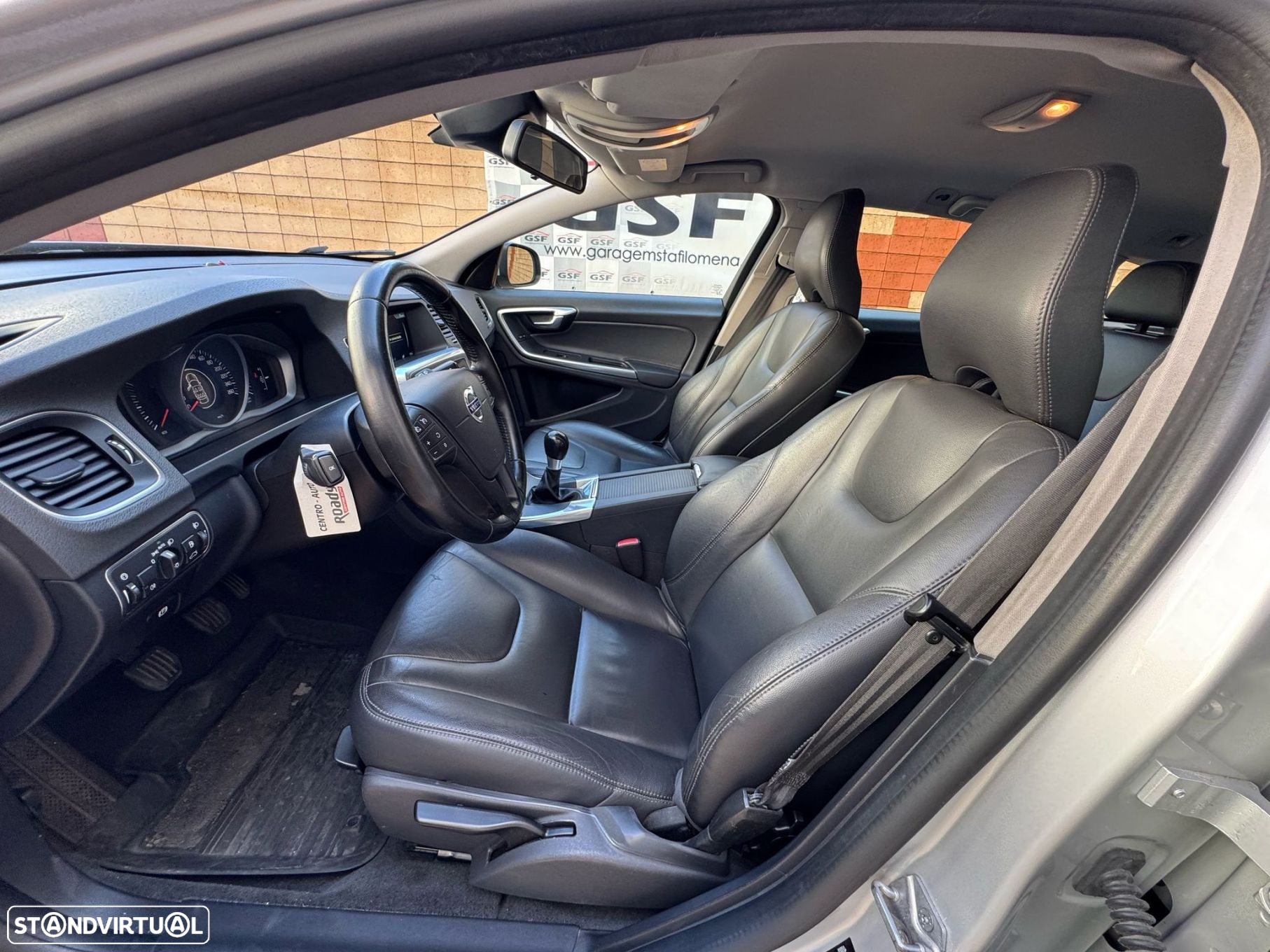 Volvo V60 1.6 D2 Momentum Eco - 8
