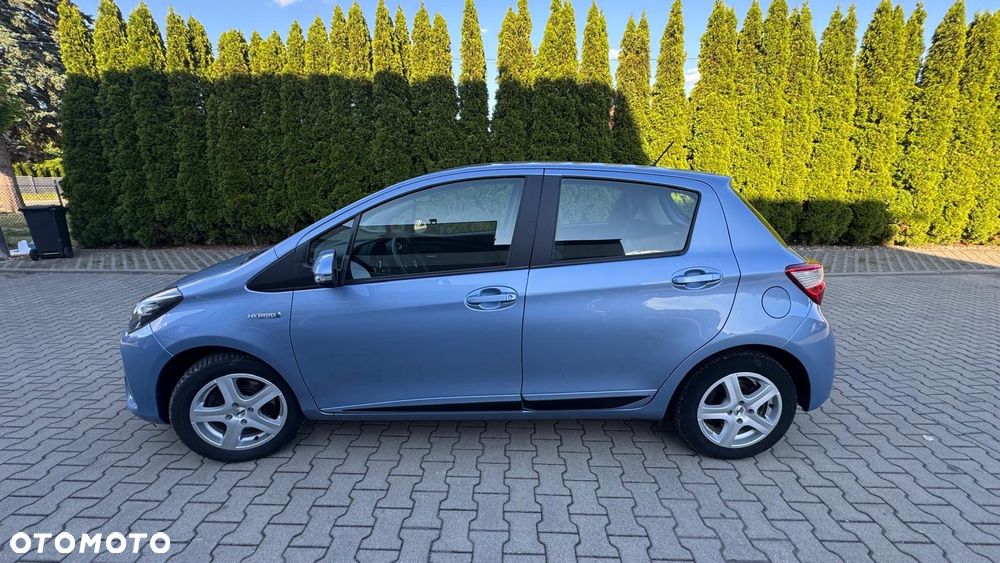 Toyota Yaris Hybrid 100 Business Edition - 4