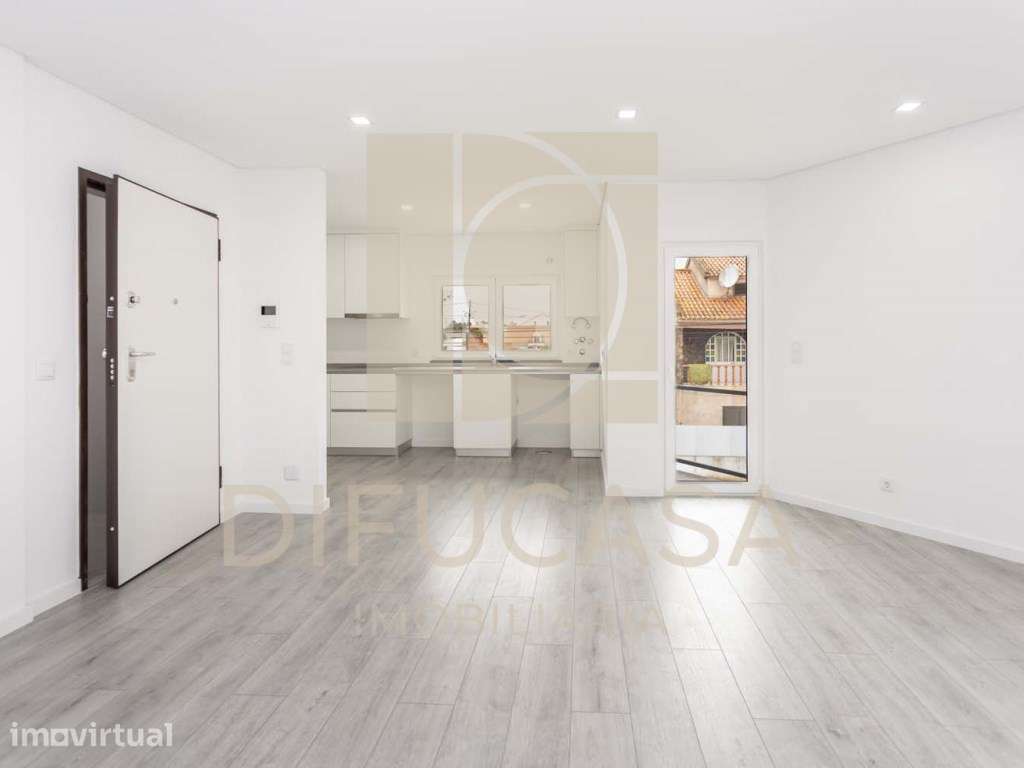 R361 Apartamento T2 + 1 lugar de parqueamento na cave - Grande imagem: 2/22