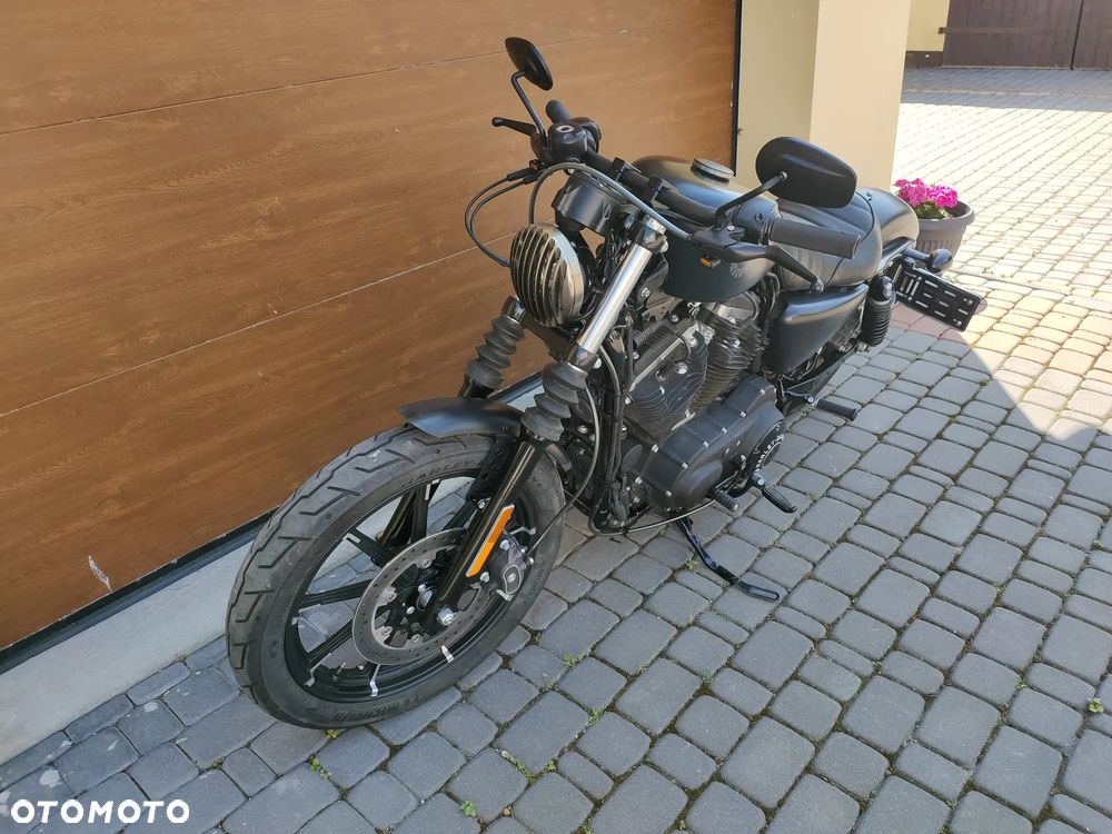 Harley-Davidson Sportster Iron 883 - 2