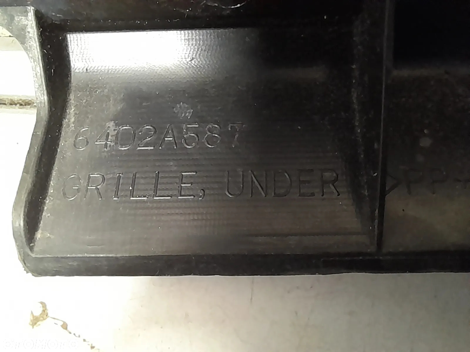 MITSUBISHI ECLIPSE CROSS LIFT 2021- KRATKA DOLNA ZDERZAKA PRZÓD 6402A587 - 8