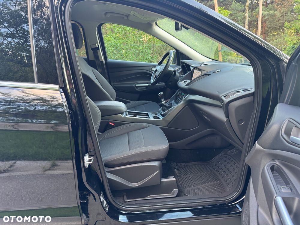 Ford Kuga 1.5 EcoBoost 2x4 Titanium - 34