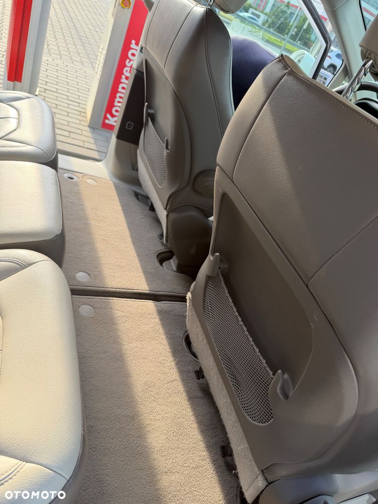 Chrysler Pacifica - 16