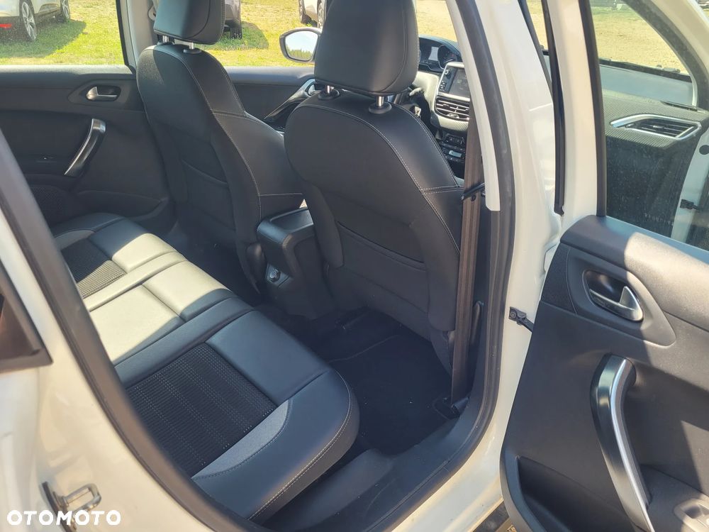 Peugeot 2008 PureTech 110 Stop&Start EAT6 Allure - 12