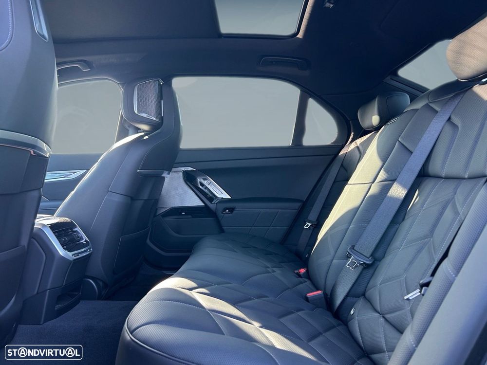 BMW i7 eDrive50 Pack Desportivo M - 8