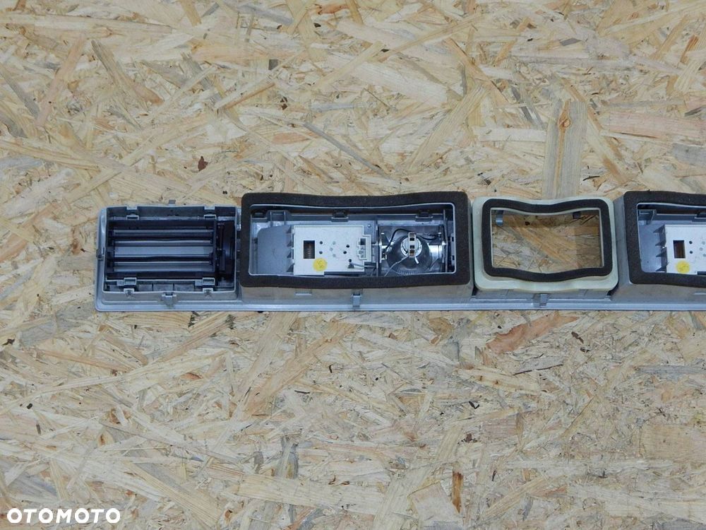 vw t5 multivan kratka nawiewu podsufitki mocowanie lampka listwa - 6