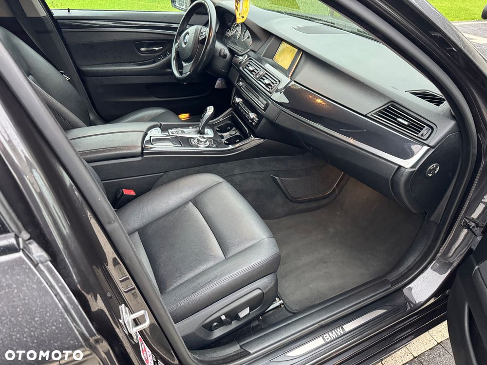 BMW Seria 5 520d xDrive Luxury Line - 29