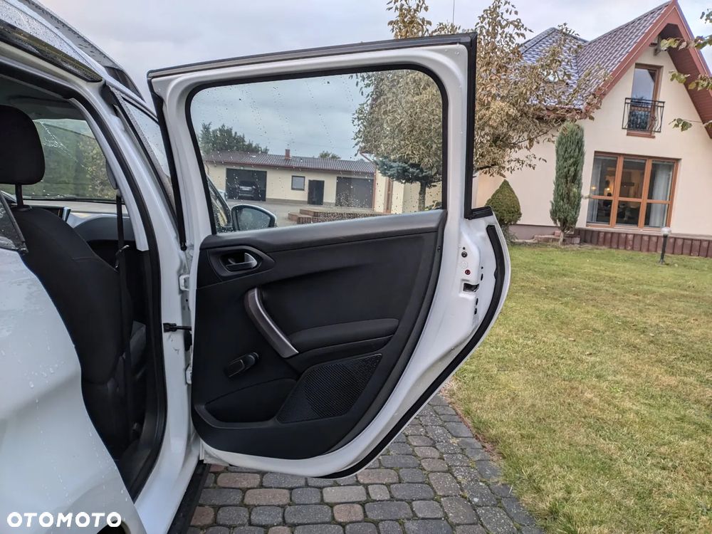 Peugeot 2008 1.2 Pure Tech Signature - 19
