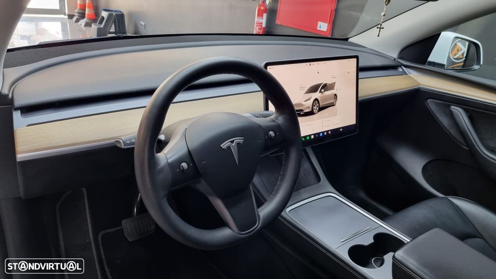 Tesla Model Y - 19