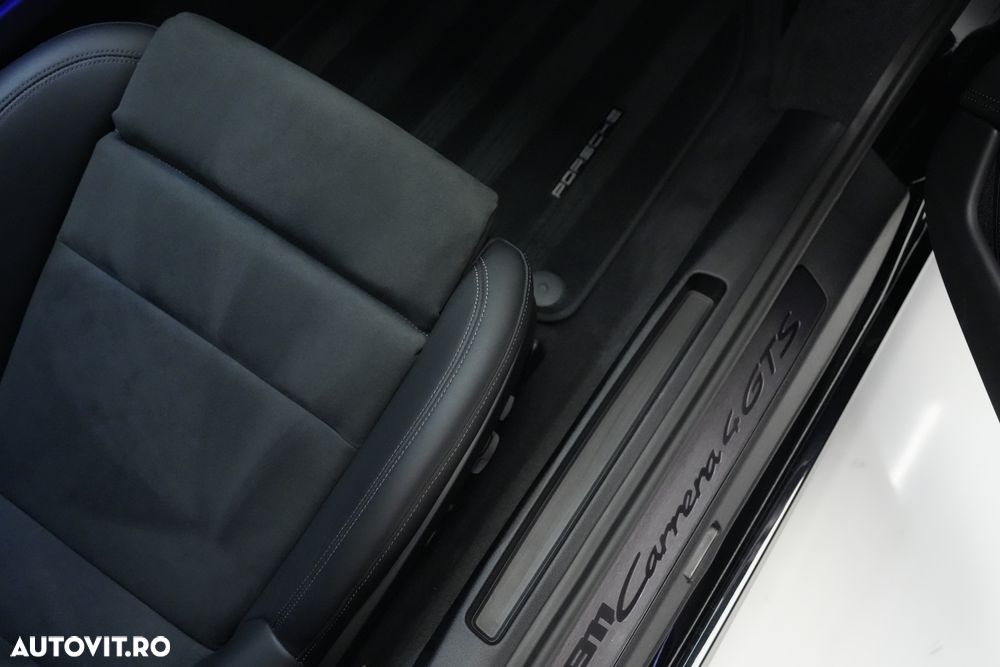 Porsche 911 Carrera 4 GTS PDK - 40