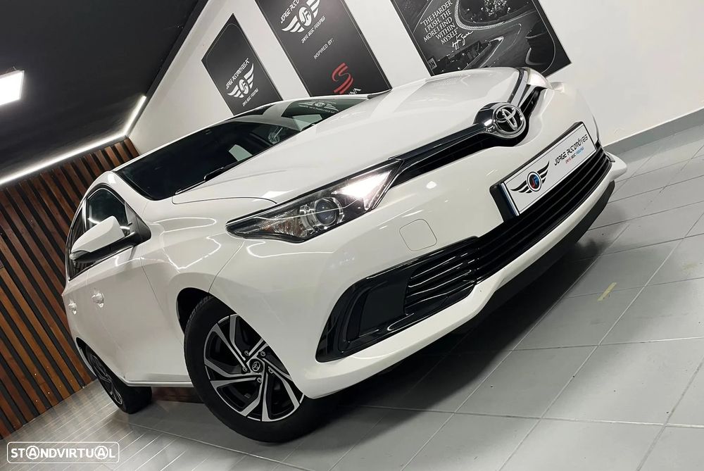 Toyota Auris 1.4 D-4D Exclusive - 2