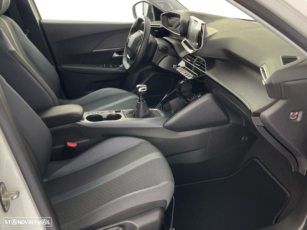 Peugeot 2008 1.2 PureTech Allure - 21