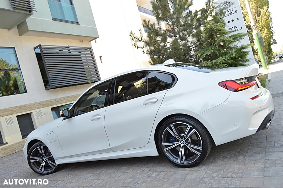 BMW Seria 3 330e Aut. M Sport - 25