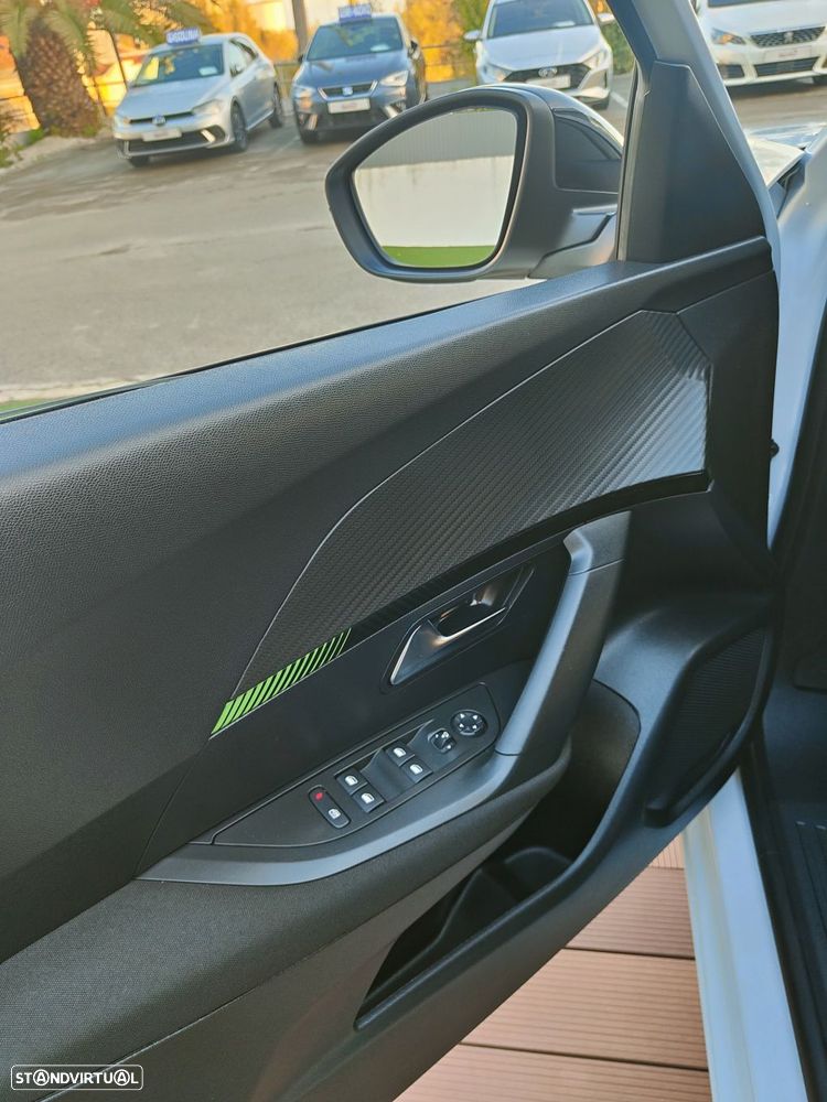 Peugeot 2008 1.2 PureTech Active Pack - 28