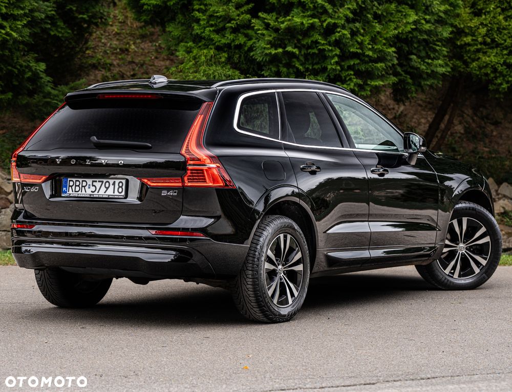 Volvo XC 60 B4 D AWD Geartronic Momentum Pro - 24