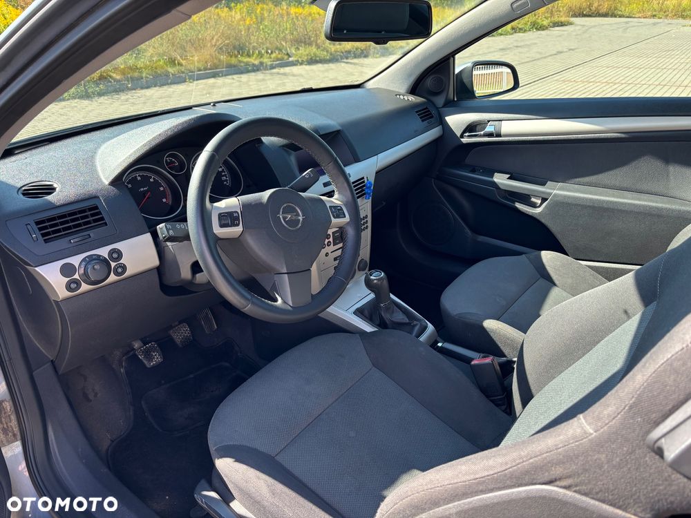 Opel Astra III GTC 1.7 CDTI Cosmo - 10