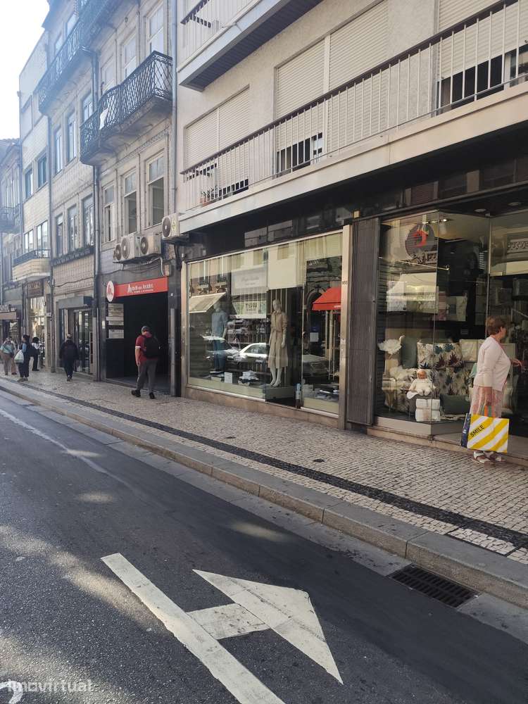 Trespasse de loja na baixa do Porto com 50m+10m2 (mercado do Bolhão) - Grande imagem: 4/8