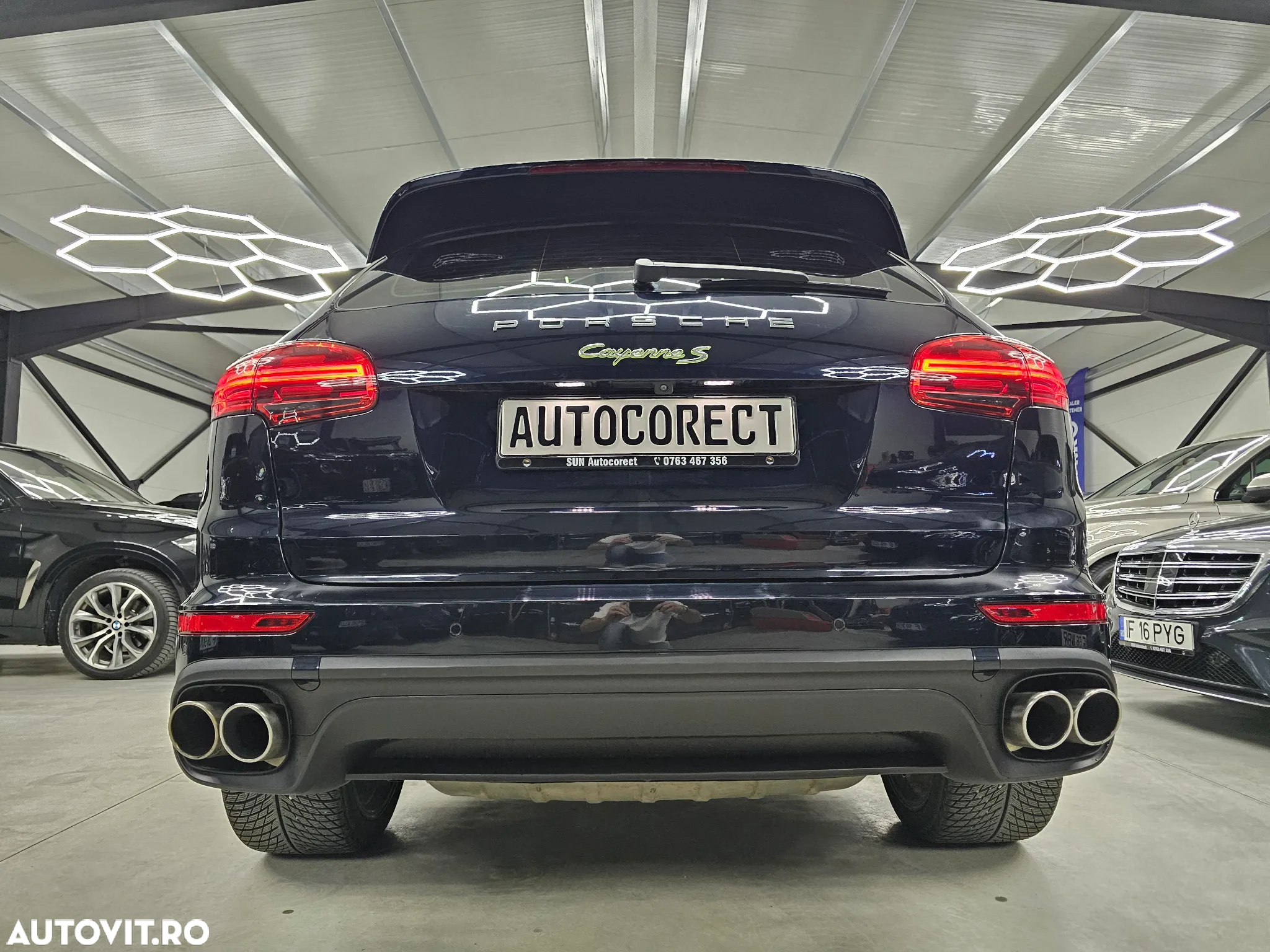 Porsche Cayenne S Hybrid Tiptronic S - 35