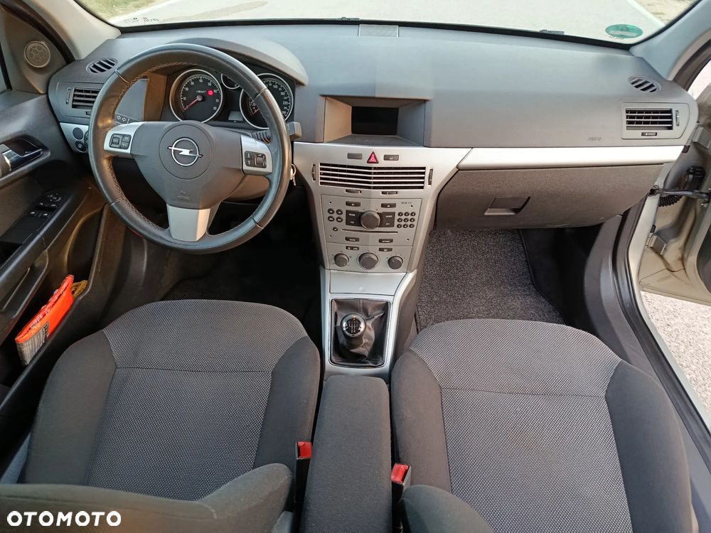 Opel Astra 1.6 Color Edition - 26