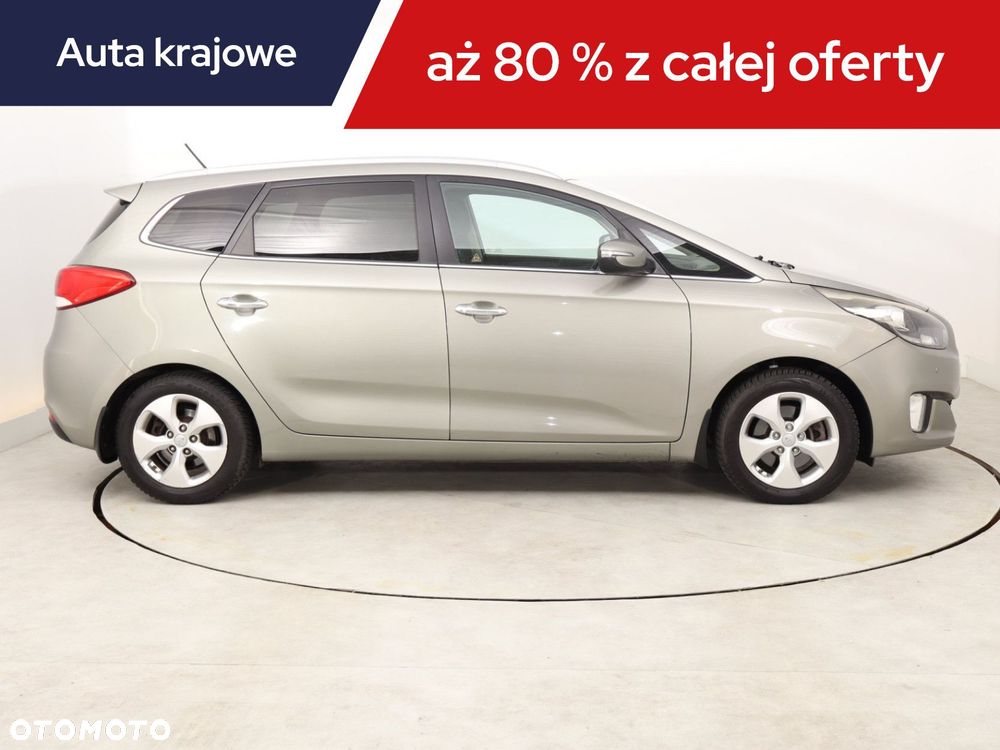 Kia Carens - 8