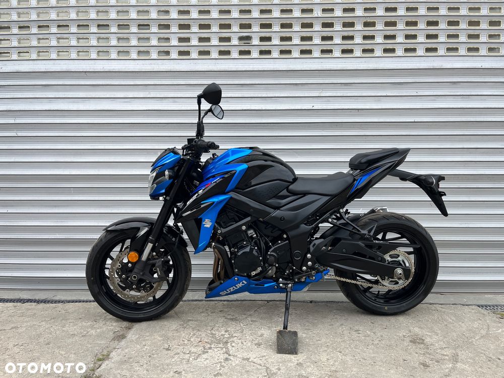Suzuki GSX - 36