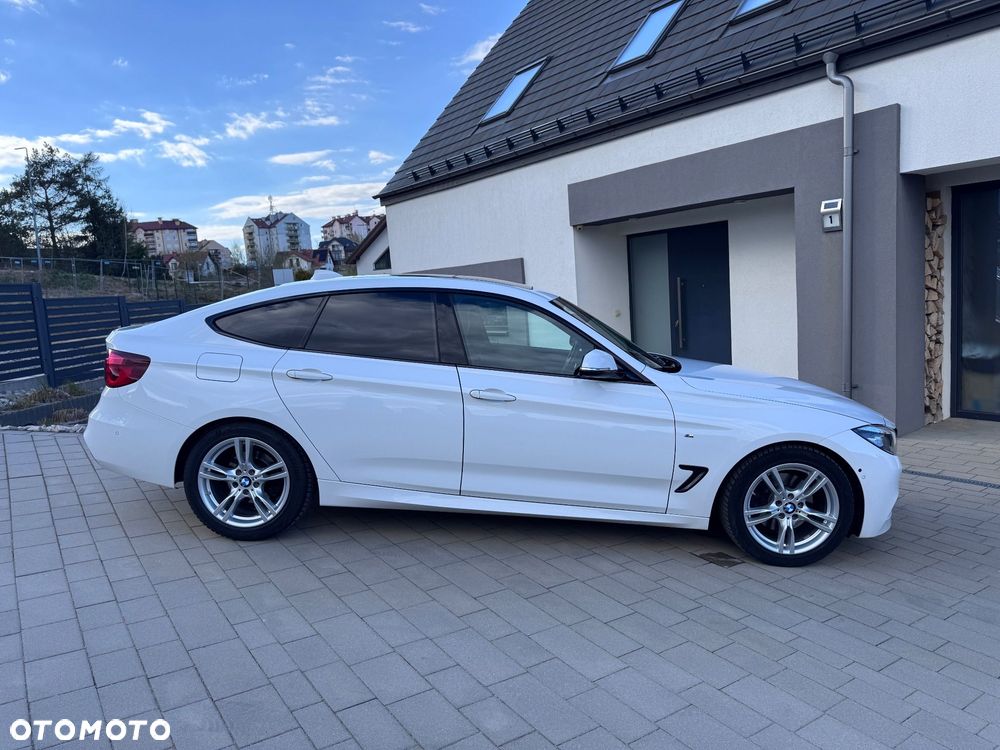BMW 3GT 330i xDrive M Sport - 2