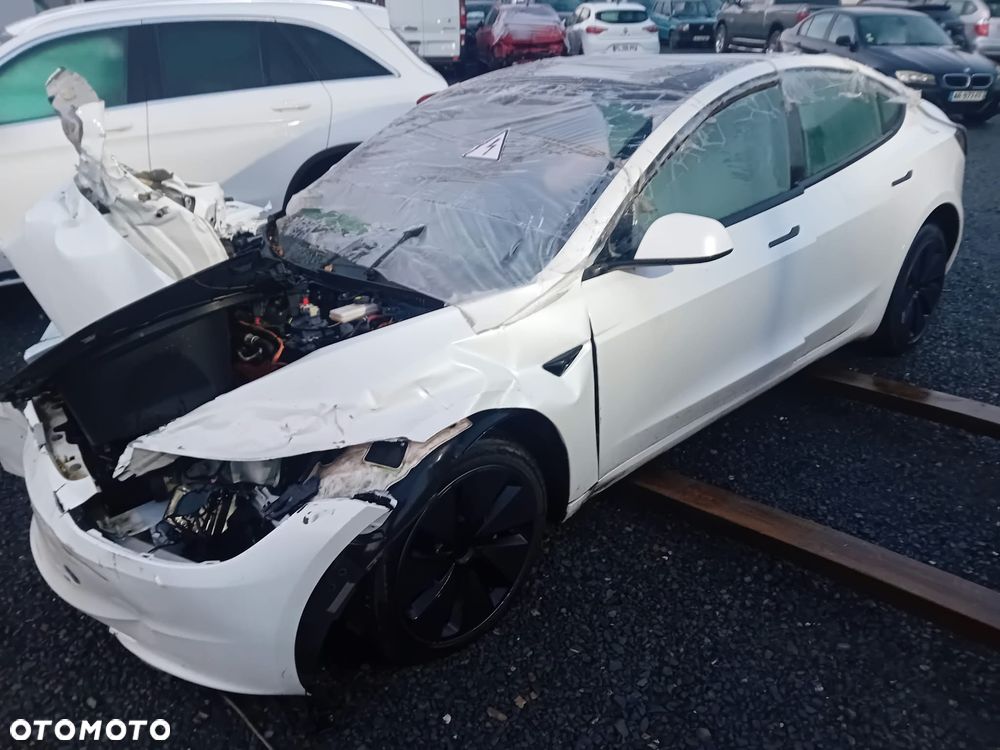 Tesla Model 3 - 1