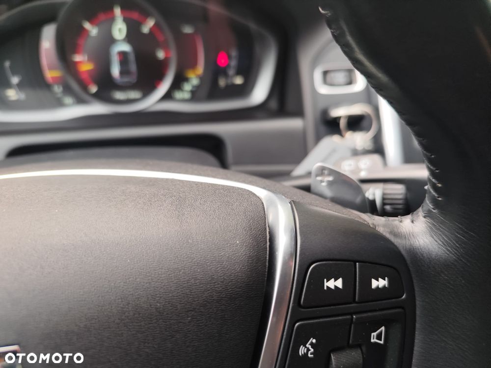 Volvo XC 60 D4 AWD Geartronic Momentum - 33