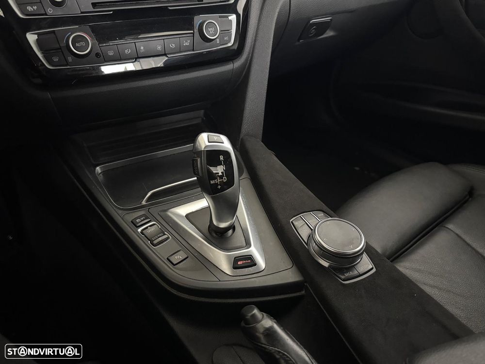 BMW 330 e iPerformance Pack M - 16