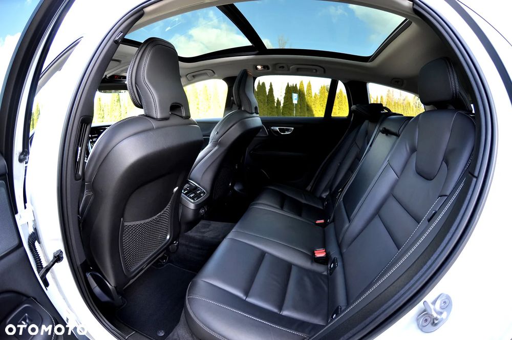 Volvo V60 Cross Country B4 D AWD Plus - 32