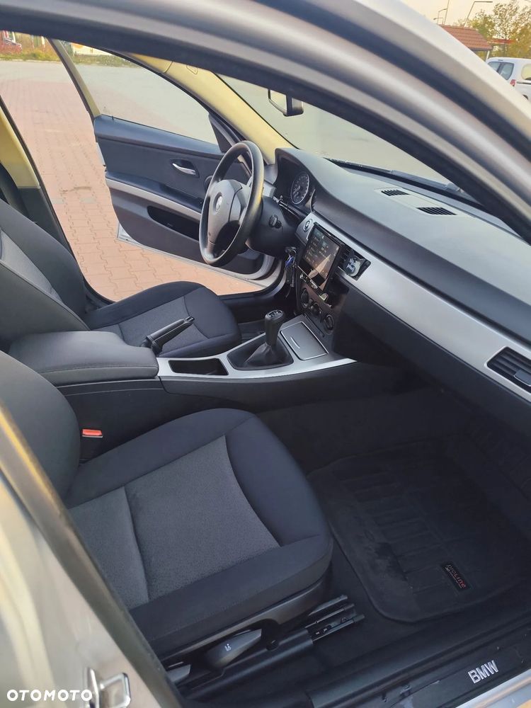 BMW Seria 3 318i - 8