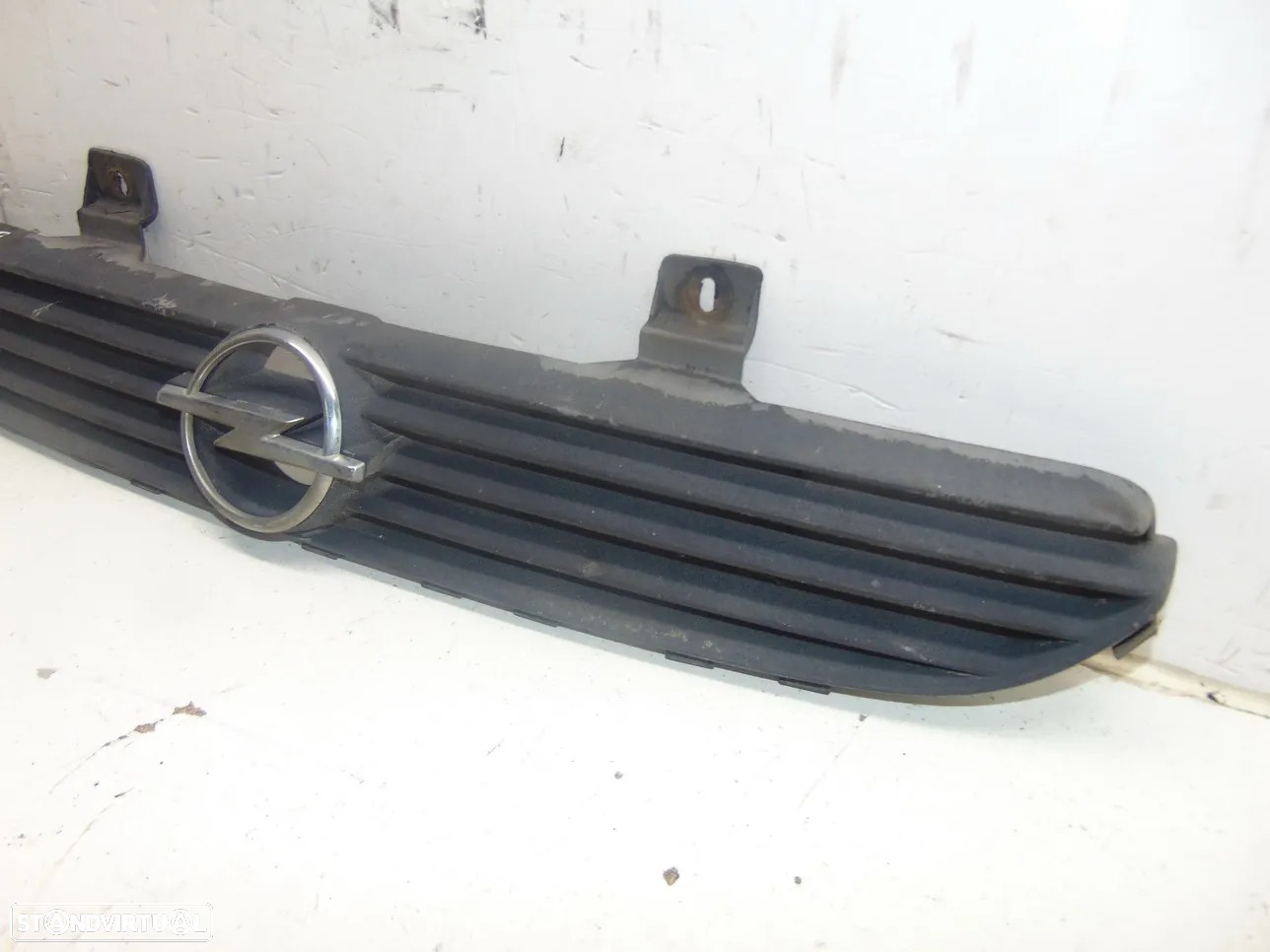 Opel Corsa B grelha - 4