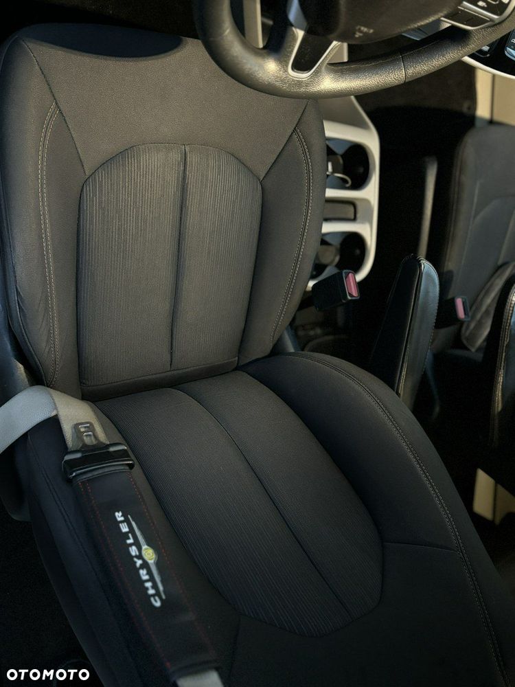 Chrysler Pacifica - 14