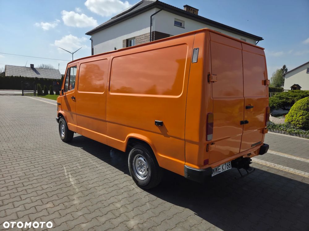 Mercedes-Benz 307D - 3