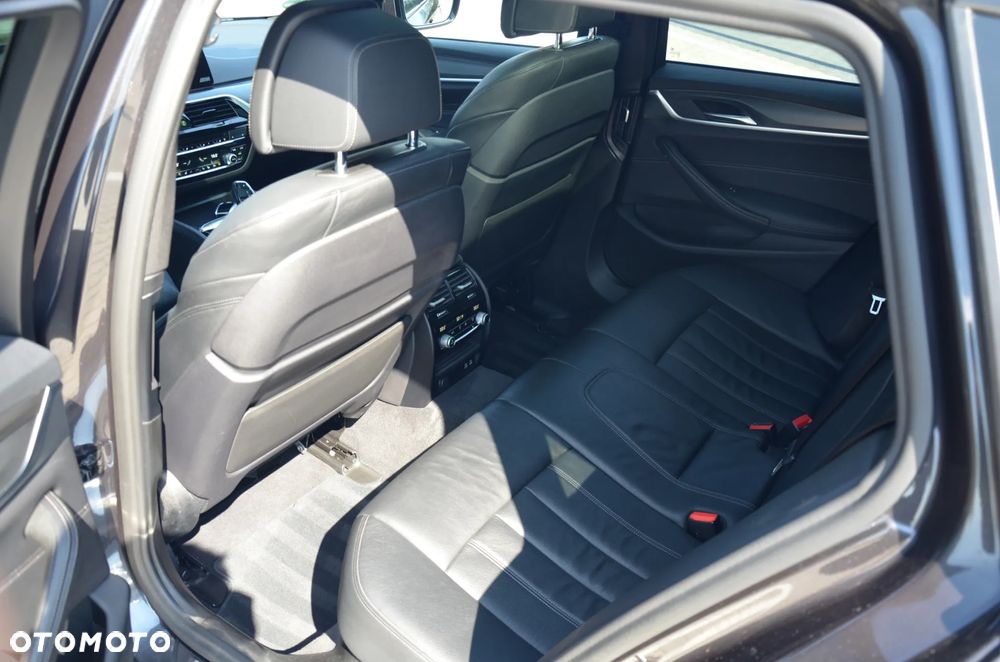 BMW Seria 5 520d Sport - 31