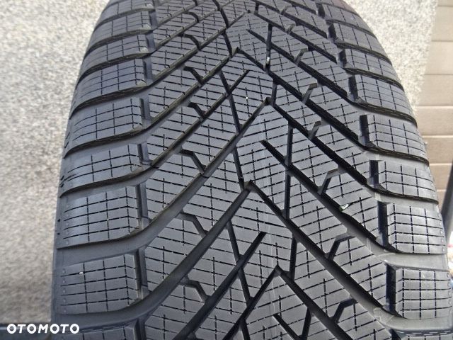 255/50/R19 107V Pirelli Cinturato Winter 2 - 1