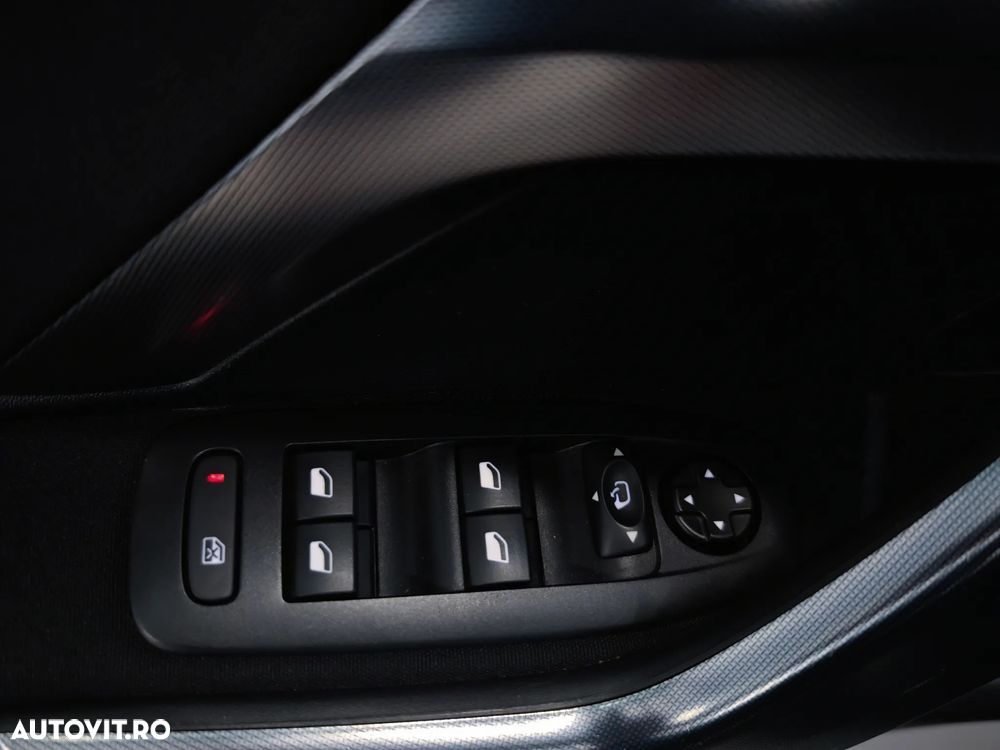 Peugeot 2008 1.2 PureTech Turbo EAT6 S&S Allure - 22