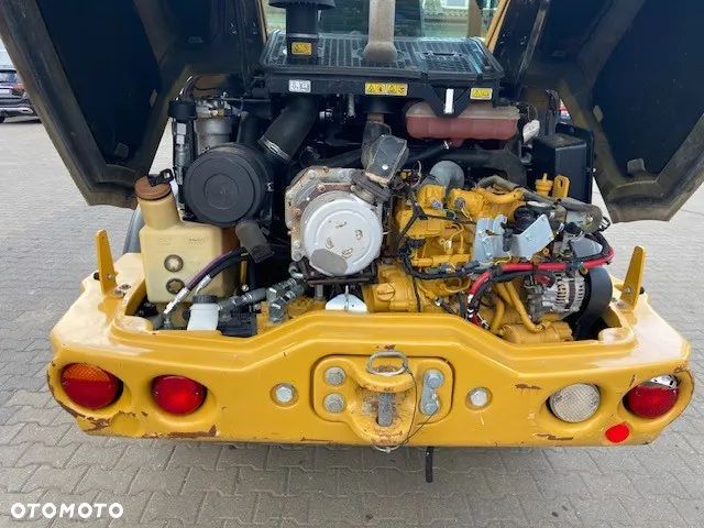 Caterpillar 906M - 12