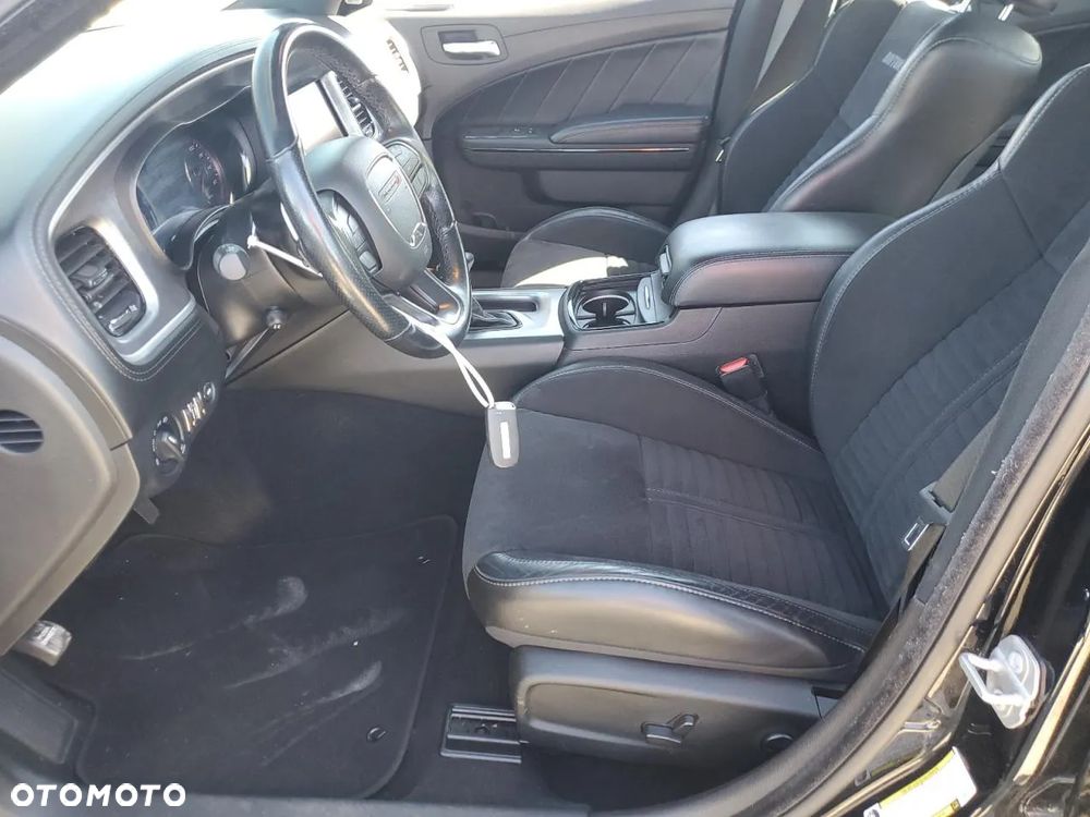 Dodge Charger 5.7 R/T - 8