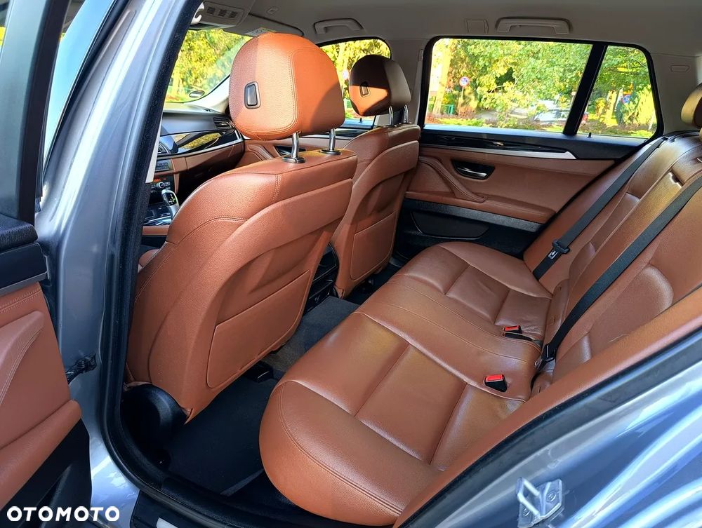 BMW Seria 5 525d Touring Sport-Aut Luxury Line - 14