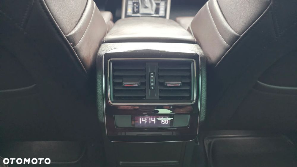 Skoda Superb 2.0 TDI L&K DSG - 31