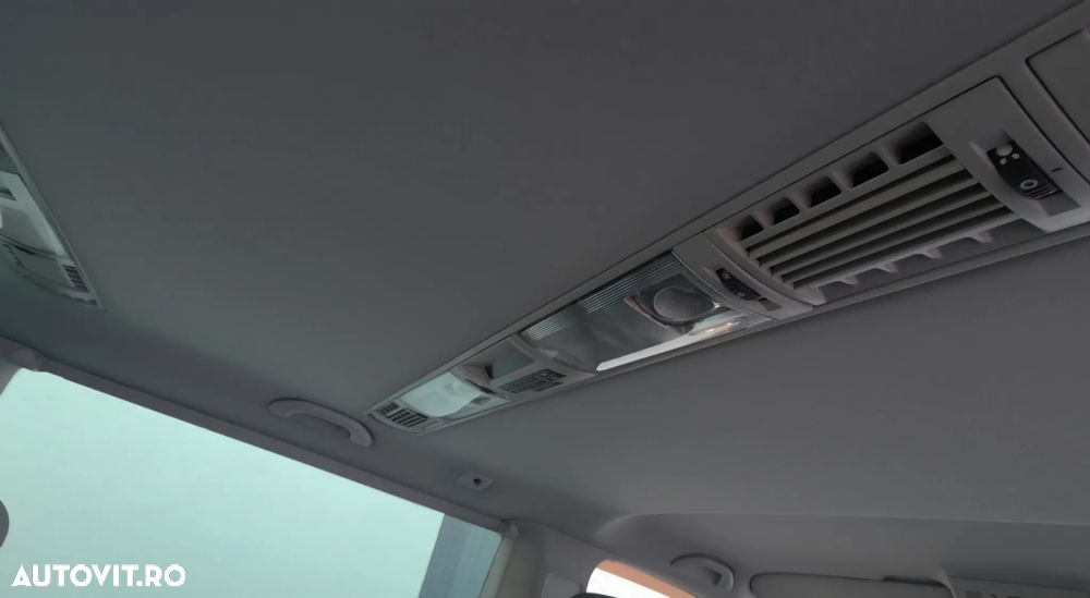 Volkswagen Caravelle - 10